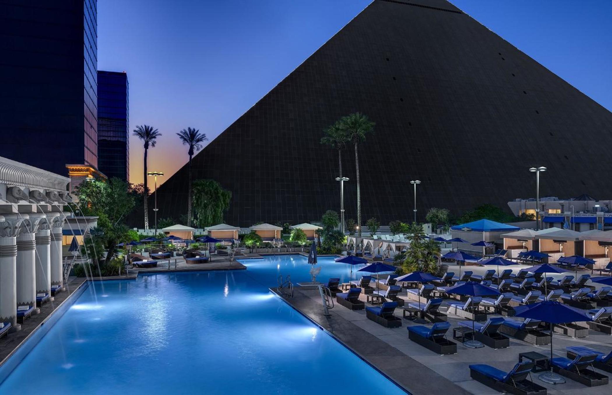 Luxor Hotel Лас Вегас Екстериор снимка